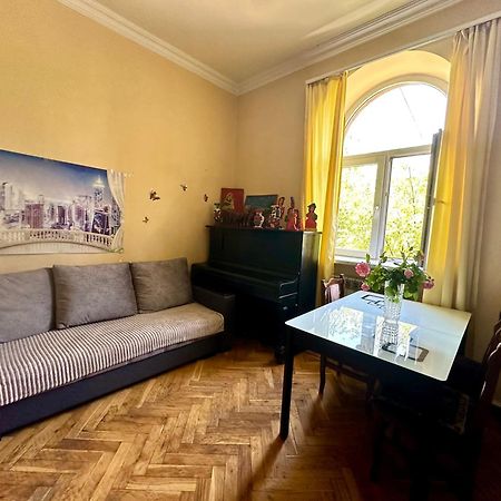 Karson Family Hostel & Guest House Erevan Esterno foto
