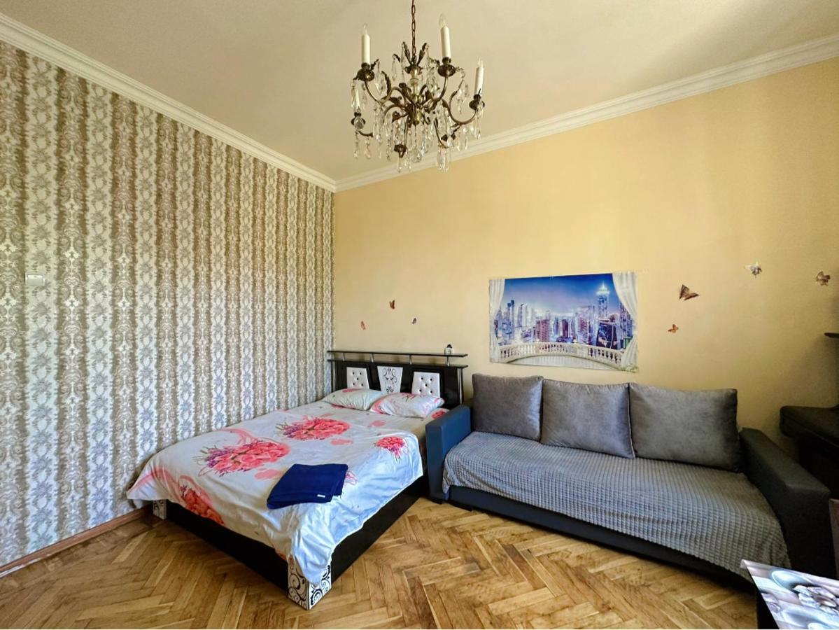 Karson Family Hostel & Guest House Erevan Esterno foto